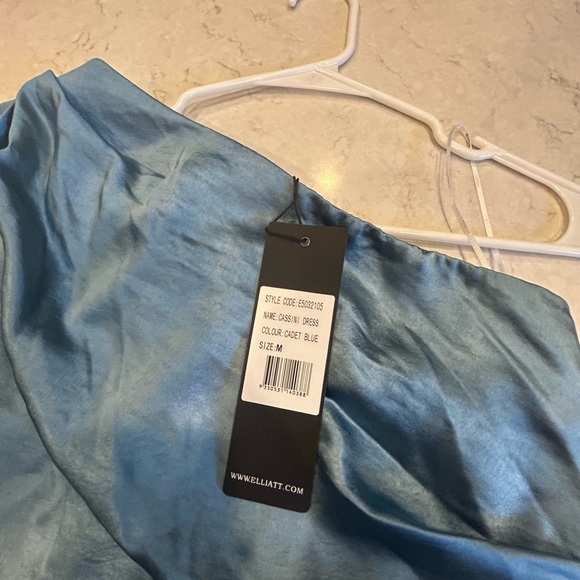 Blue revolve - Picture 3 of 3